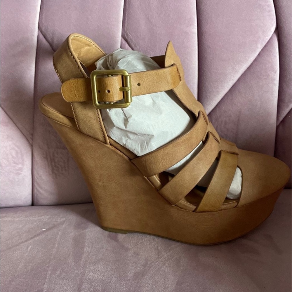 Delicious Tan Wedge Sandals with Strappy Design